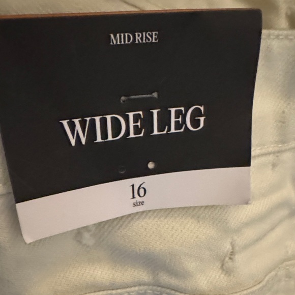 Future Collective Mid-Rise Relaxed Fit Wide Leg Distressed Jeans Offwhite 16 - Picture 6 of 6